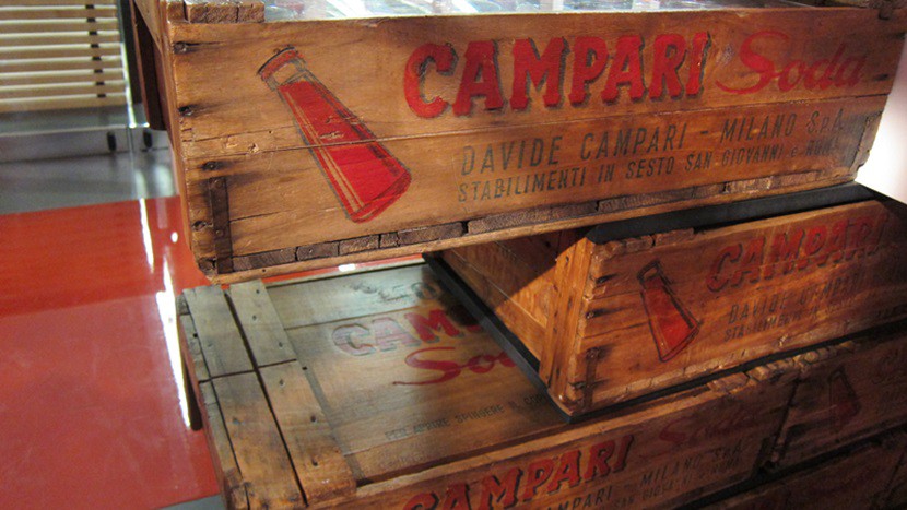 Casse-in-legno-per-Campari-soda-830x467