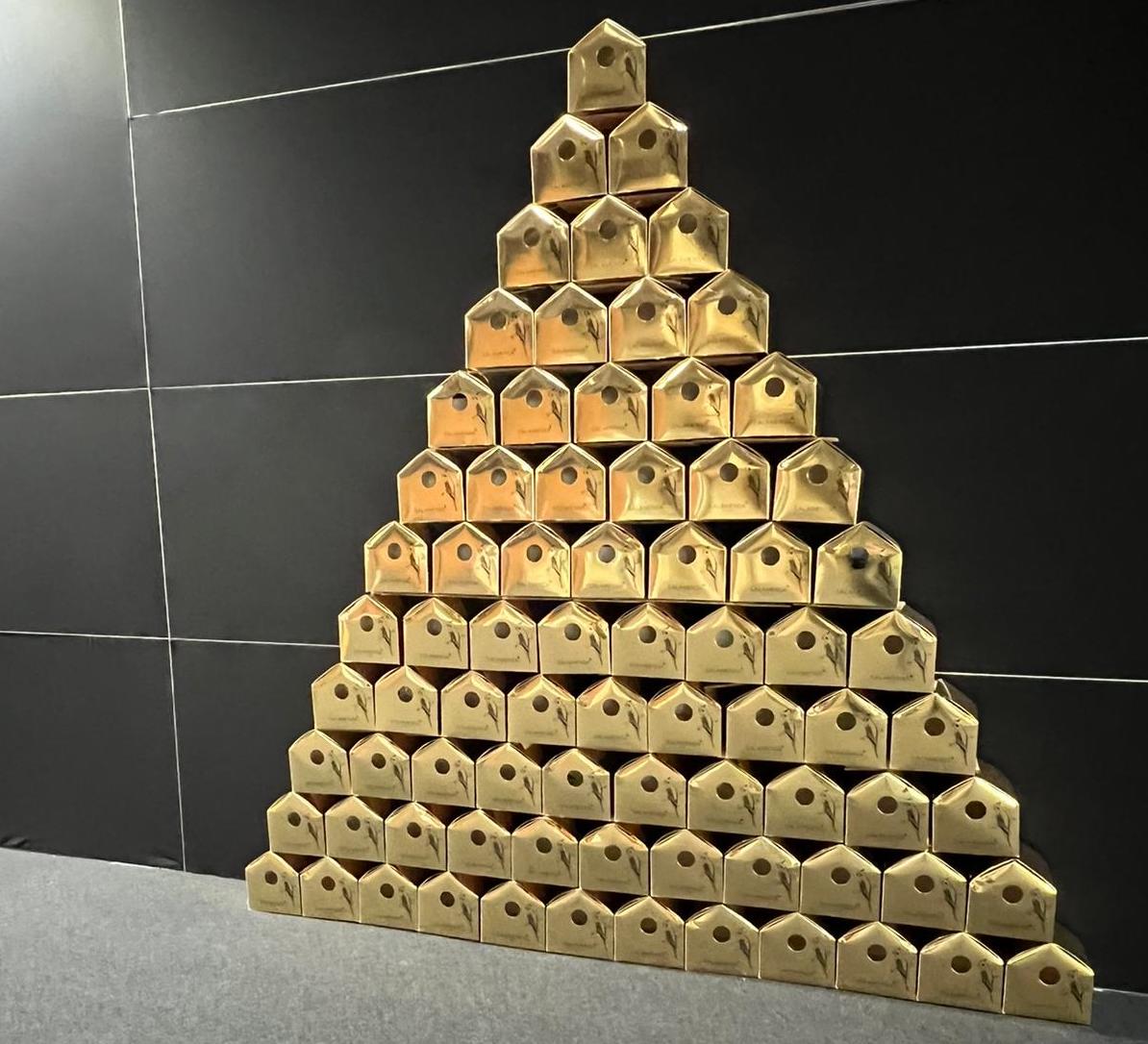 Piramide di panettoni Salamensa Dal Dosso a Dentrocasa Expo 2021