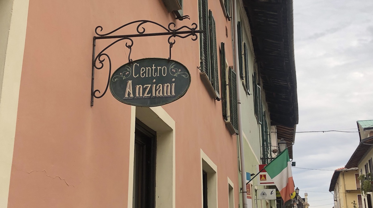 Cavour insegne negozi