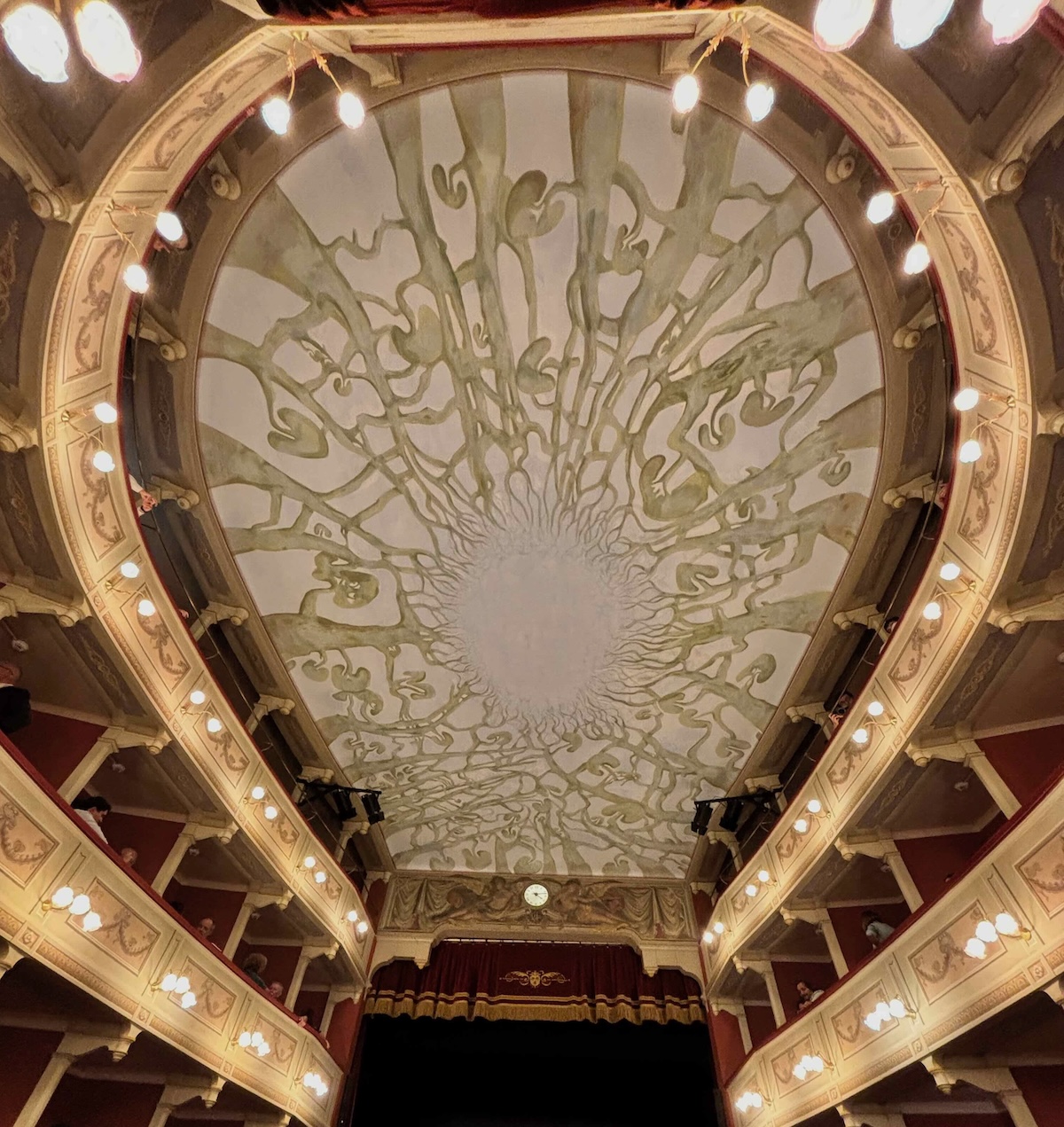 Soffitto alberi teatro Villastrada