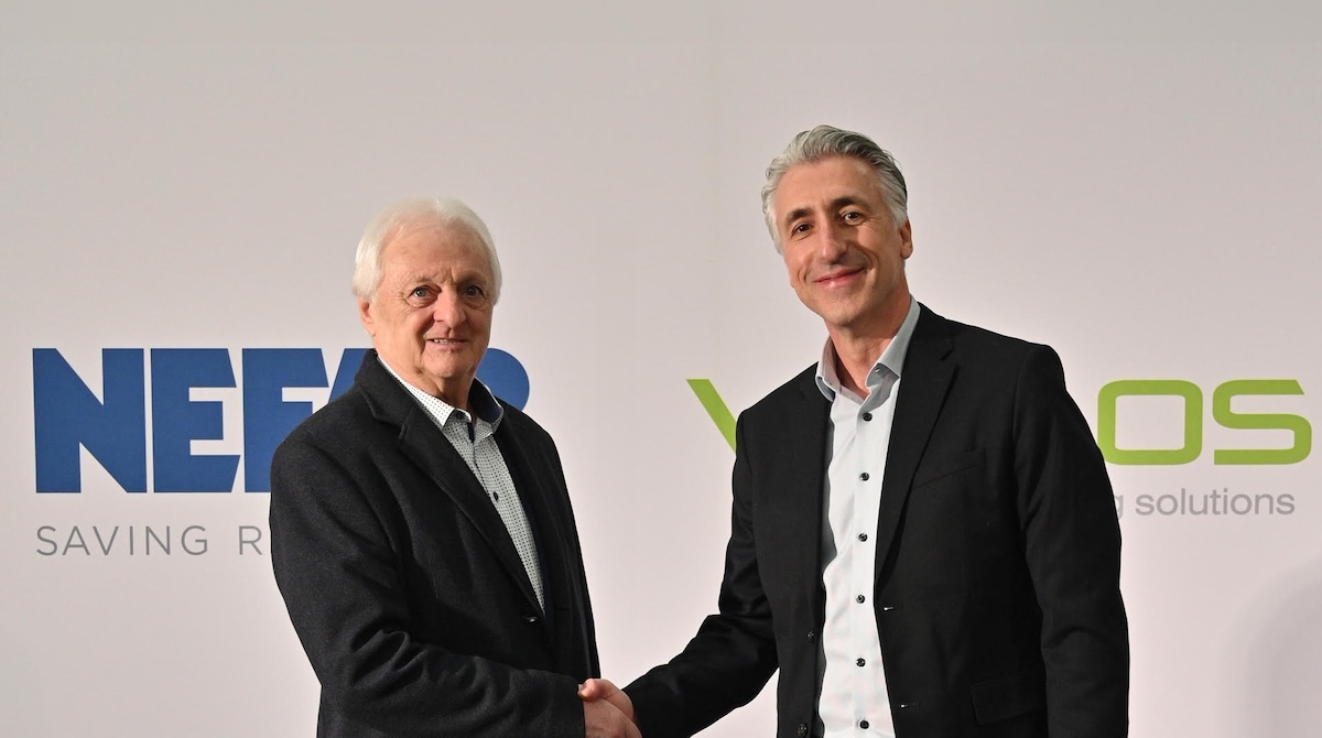 Martin Macejik (left), Managing Director of Vallos, and Rui Garrido (right), EVP EMEA at Nefab following the acquisition announcement @Nefab